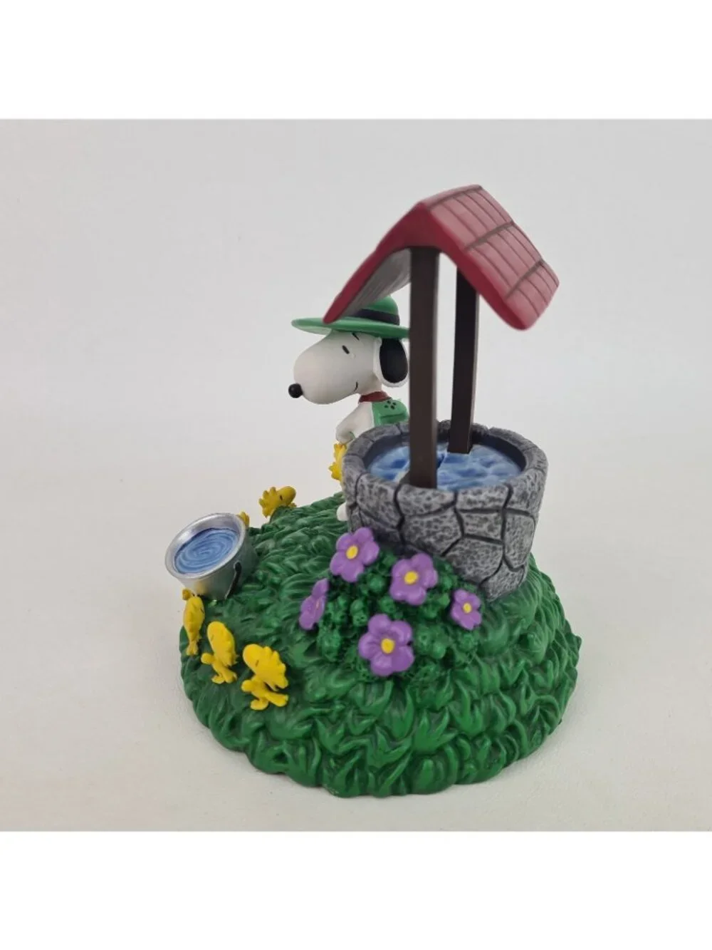 Westalnd Giftware Peanuts Snoopy Well Bank Figurine Vintage Water well 18267